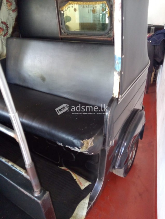 Bajaj 4 Stroke Three Wheeler 2013