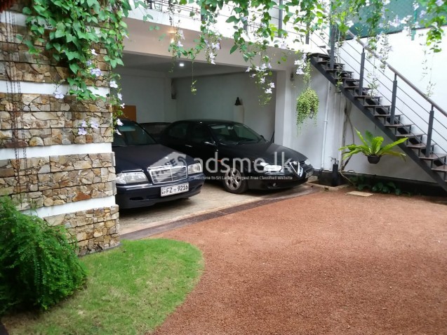 Luxury House for Sale at Nugegoda Mrihana Rd, Embuldeniya