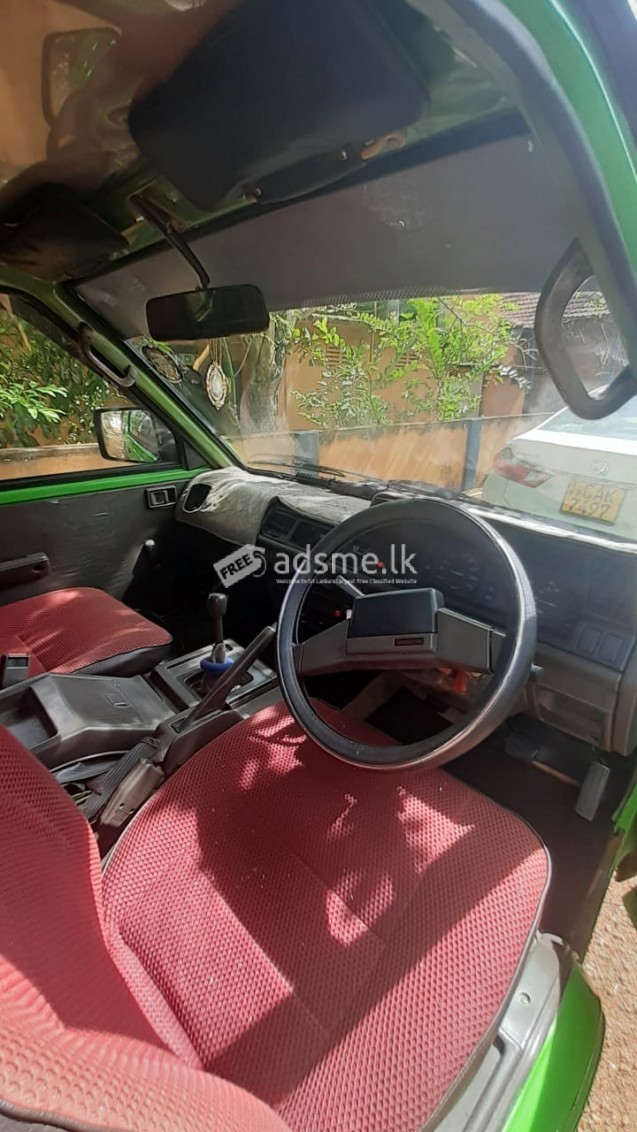 Nissan Venat 1993