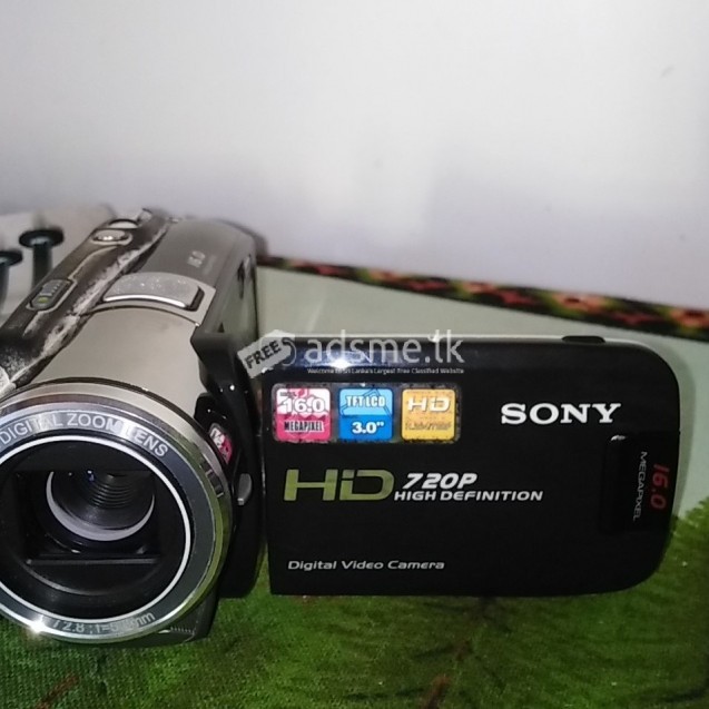 AX43 4K Handycam® with Exmor R™ CMOS sensor FDR-AX43