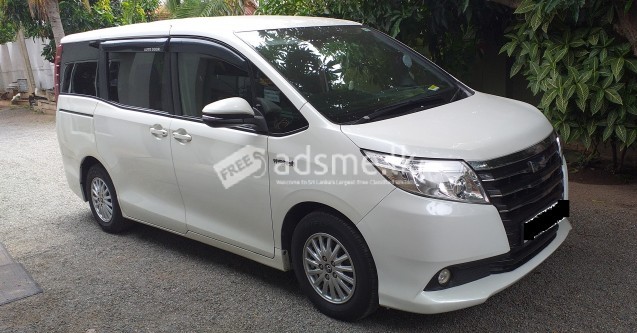 Toyota Noah 2014