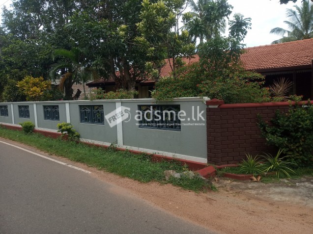 අංග සම්පූර්ණ නිවසක් සමග ඉඩමක් වීකිනීමට ඇත