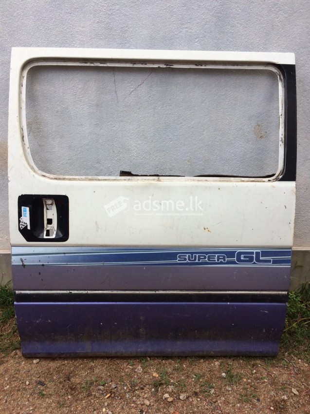 Toyota Dolphin Van 4 Doors.