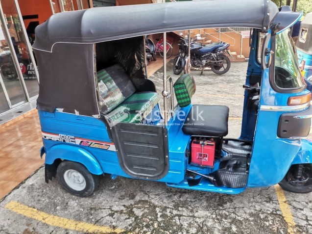 BAJAJ 4 STROKE THREE-WHEELER FOE SALE  AT TRINCOMALEE