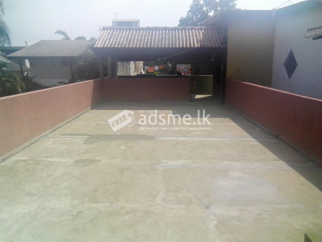 Upstairs House for Rent in Thalawathugoda