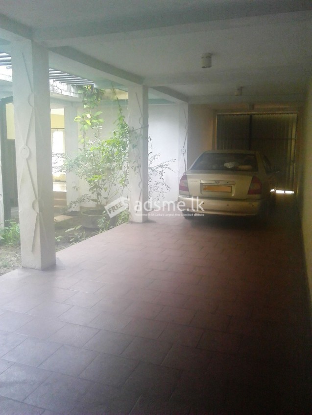 Upstairs House for Rent in Thalawathugoda