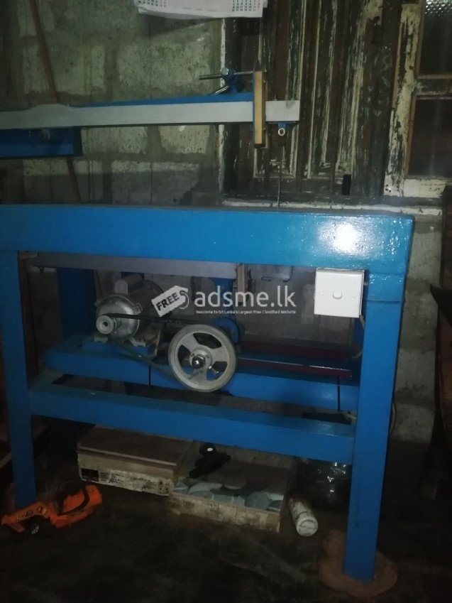 Wood cutting band saw