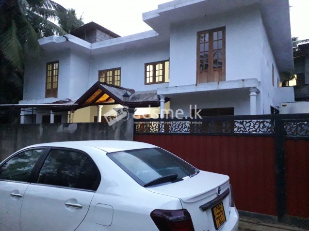 House is for rent in Athurugiriya