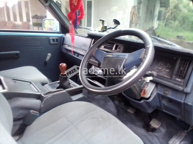 Nissan Largo 1989