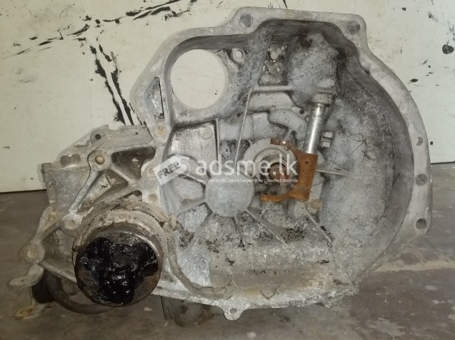 NISSAN Y 10 GEAR BOX