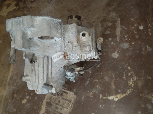 NISSAN Y 10 GEAR BOX