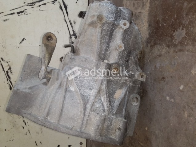 NISSAN Y 10 GEAR BOX