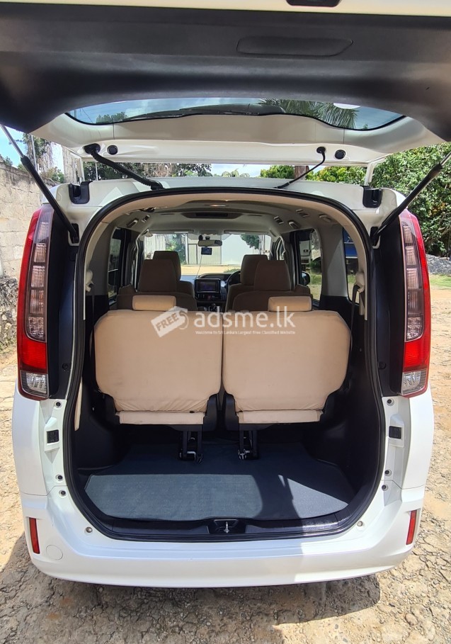 Toyota Voxy 2014 (Used)