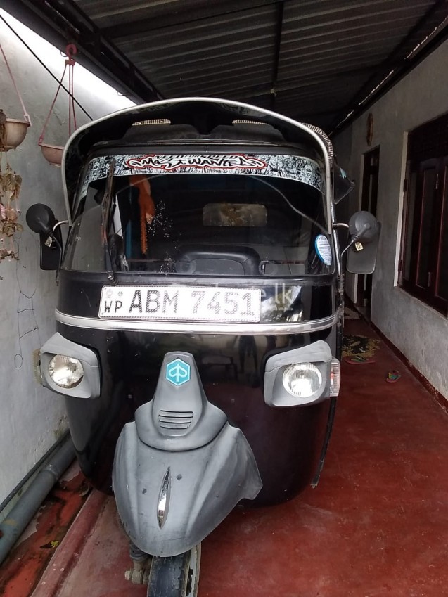 Piaggo three wheel 2016