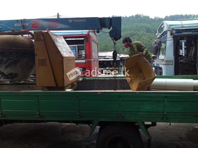 Mitsubishi  boom truck 1985