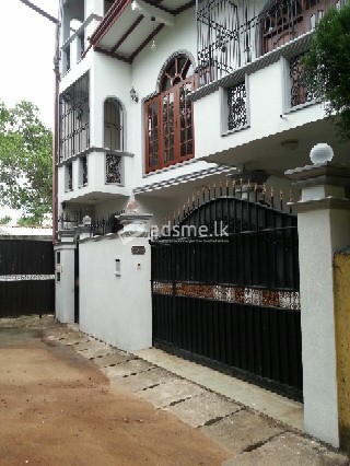 3 units house for sale in Nedimala Dehiwela