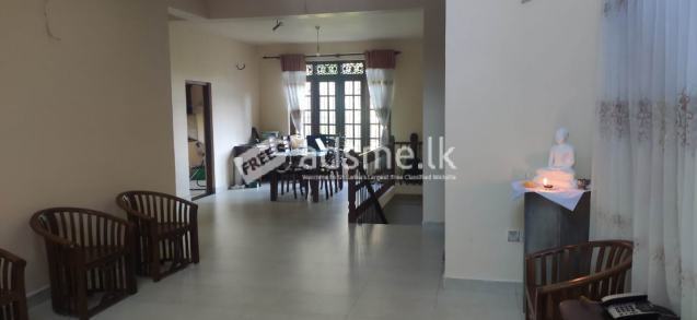 This is a great spot to live. Close to Kandy, Katugasthota, and Peradeniya(Gatambe Junc)