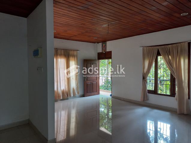 Upstair home for rent Thalawathugoda
