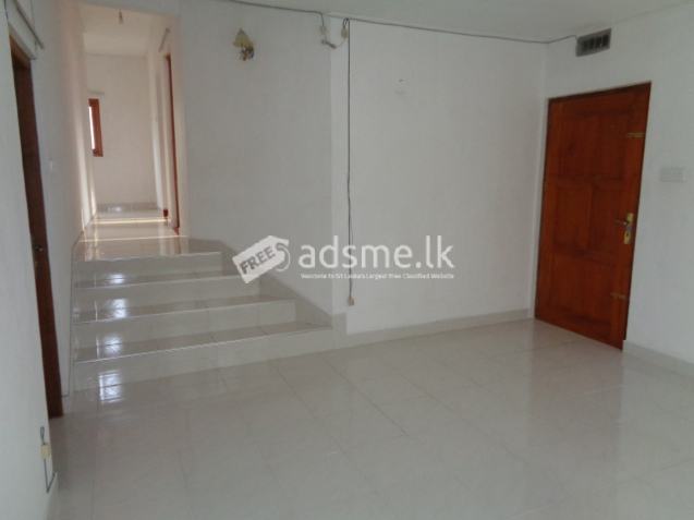 An up stair apartment with separate entrance for rent at Kiribathkumbura
