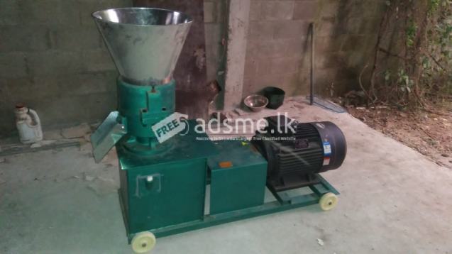 Feed pellet machine for poultry