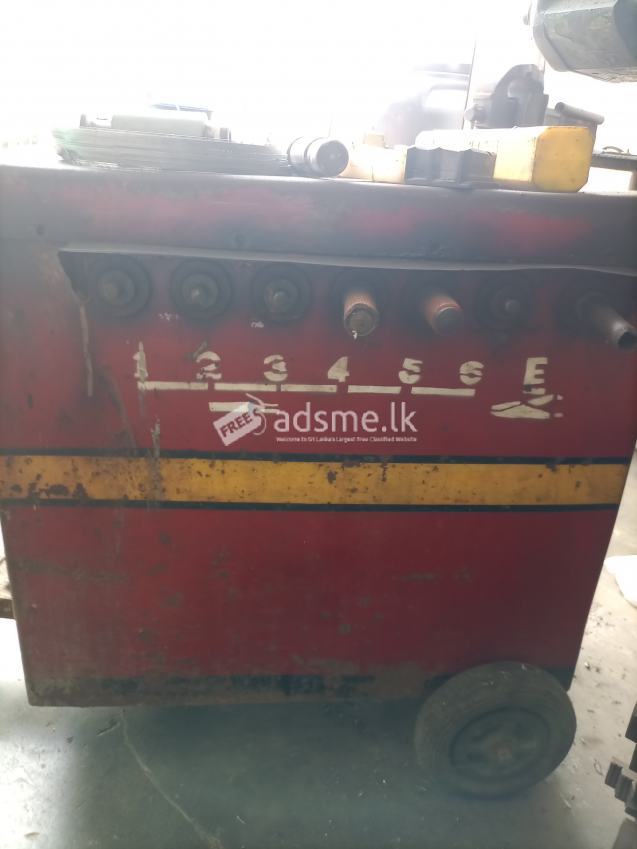 Welding machine/ pallet truck.