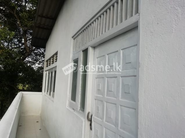 Maharagama (navinna) House for Rent (Up stairs)
