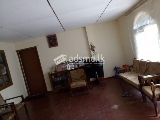 Land with house for sale in Ratmalana