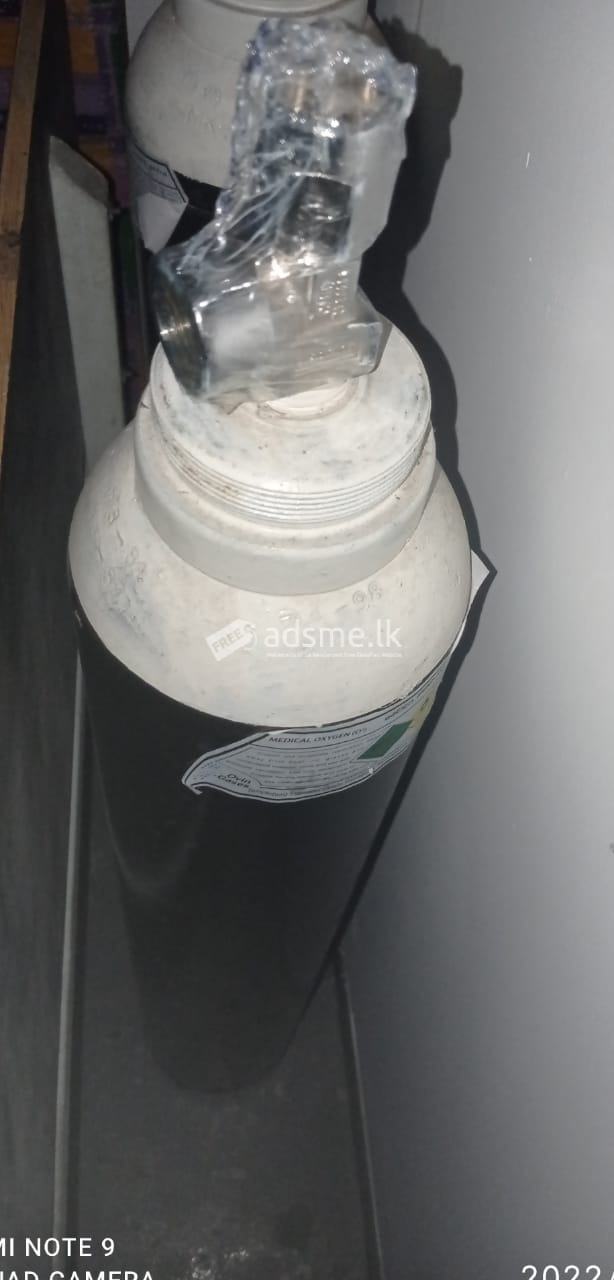 Unused Medical Oxygen 12 Litter Cylinder with Regulator