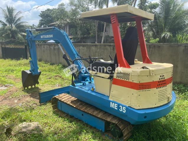Mithshubishi ME35 Excavator