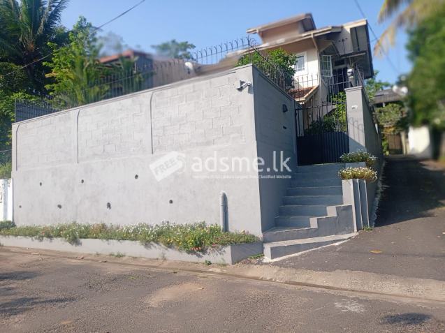 A beautiful & modern two story house located in the heart of Kalalgoda road near Talawathugoda.