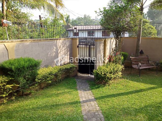 A beautiful & modern two story house located in the heart of Kalalgoda road near Talawathugoda.