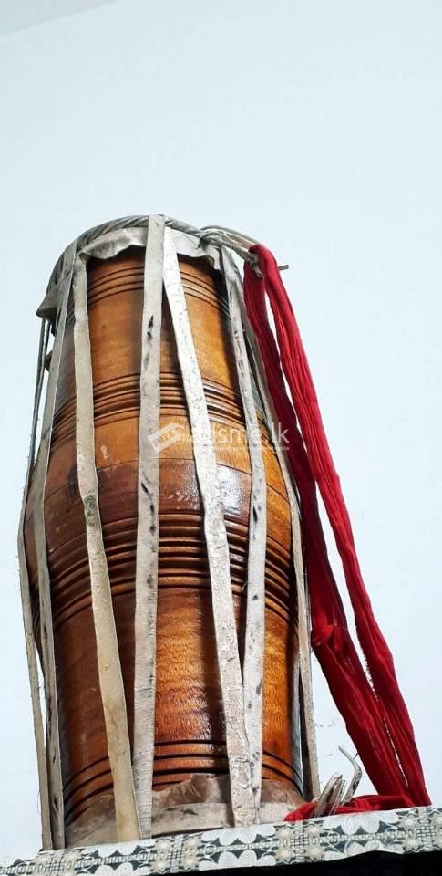 ගැටබෙරයක් විකිණීමට තිබේ [A gatber is for sale]