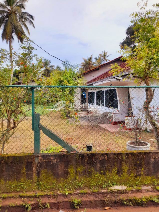 12.40 perches land with house for sale