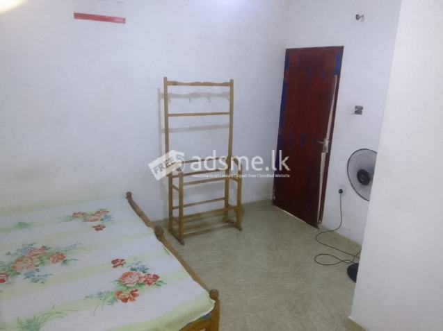 Room in Kelaniya with Attached Bathroom-Separate entrance