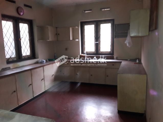 HOUSE / ROOMS  FOR RENT FOR  FOUR  PERSONS  - NUGEGODA