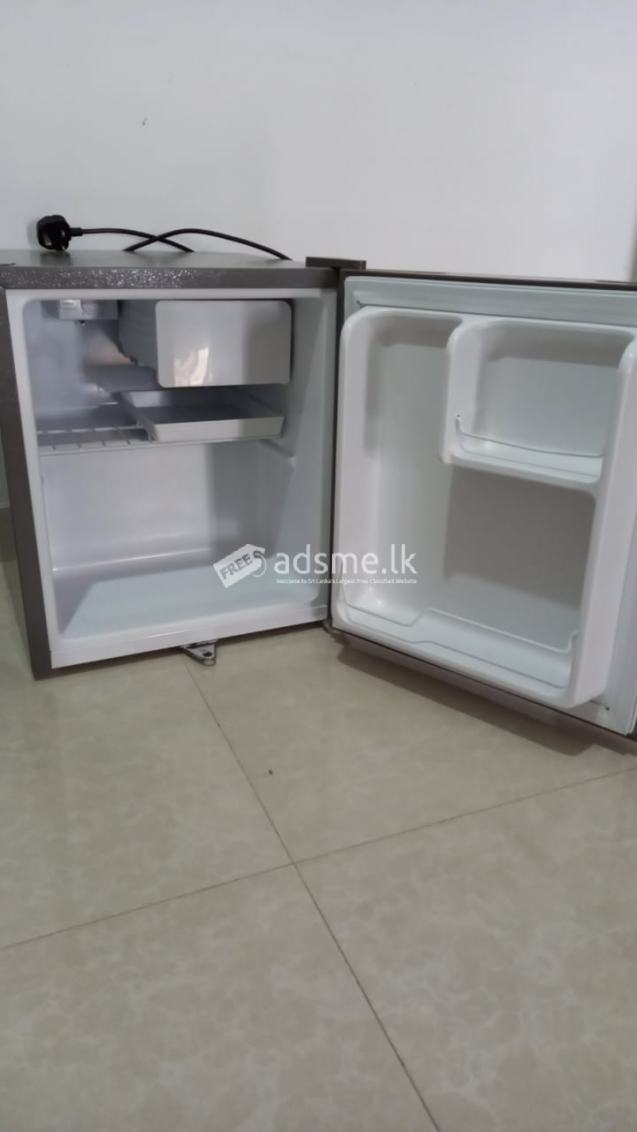 Mini hisense refrigerator