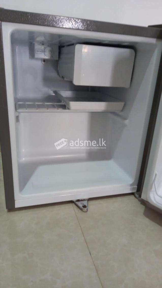 Mini hisense refrigerator