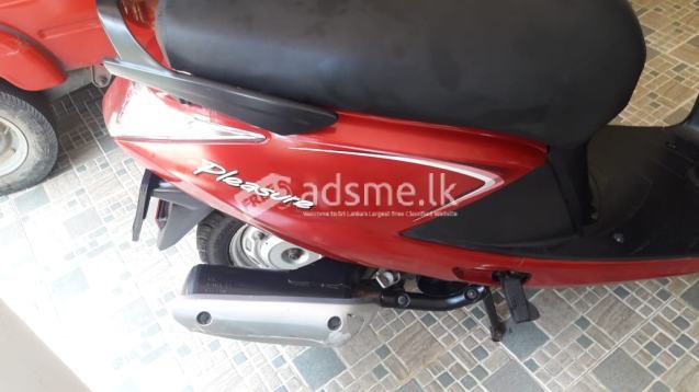 Hero Pleasure 2015 (Used)