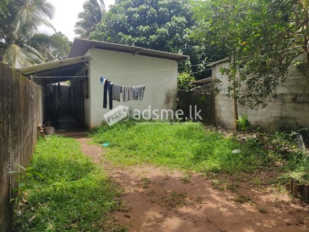 Land For sale with annex