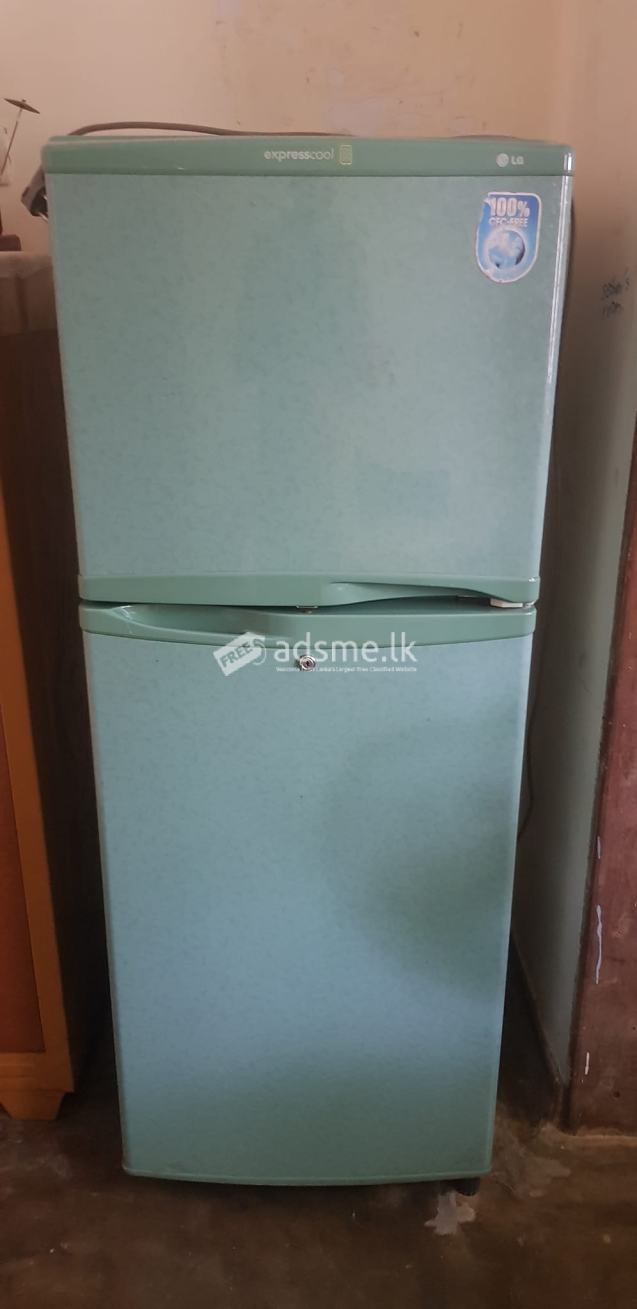 ශීතකරණයක් විකිනීමට ඇත - Refrigerator For Sale