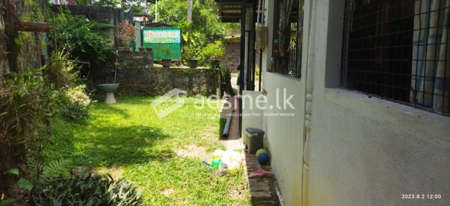 Land (with house) for sale in Pitipana Town Homagama
