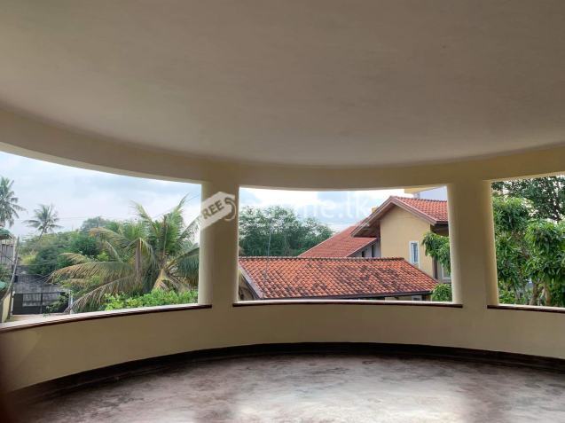 land with 7 room house