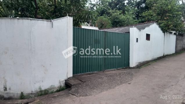 10.0 Perches Square Shape Valuable Land With Single Story House For Sale