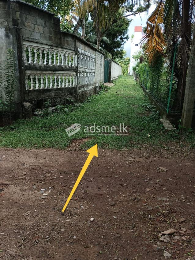 Valuable Land for sale from Nawala