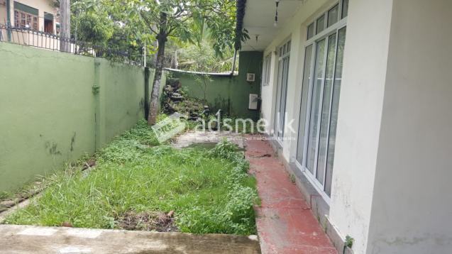 Flat Land for Sale in Maharagama with old house