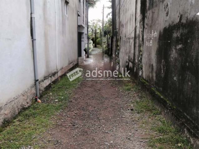 6.1 Perches Land with old House for Sale in Colombo 05.