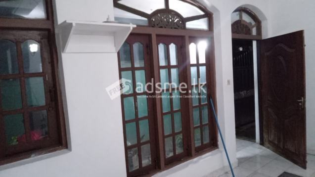 Fully Tiled Upstairs House for Rent in Enderamulla, Wattala.