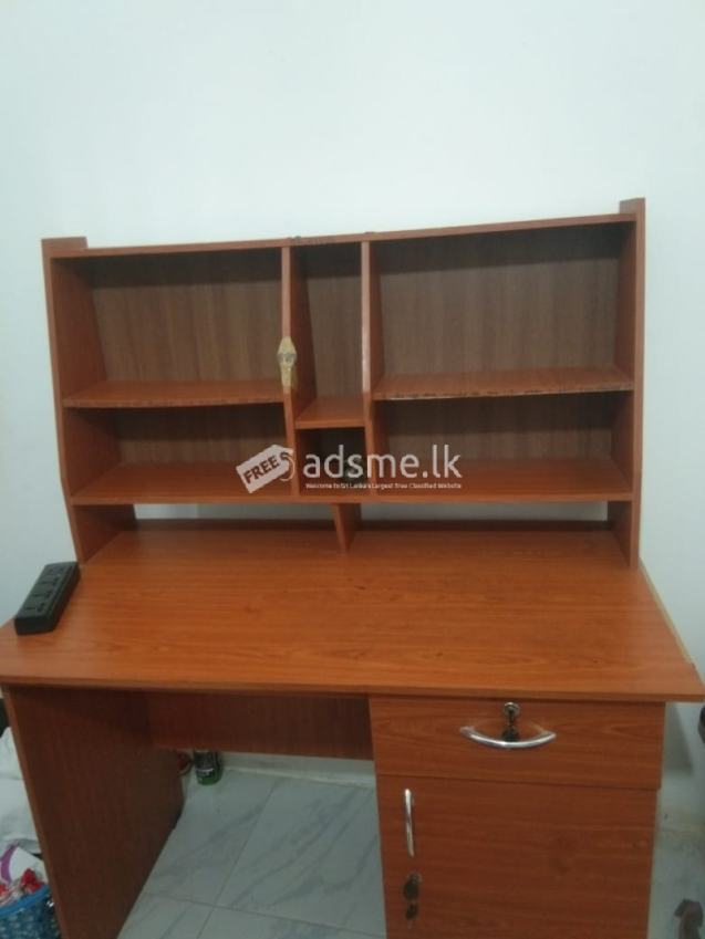 පාවිච්චි කල Computer table
