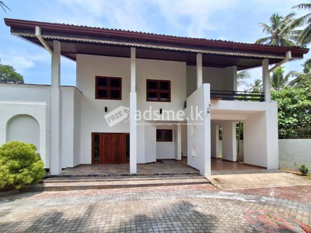 Solidly Built Two-Storey House for Sale in Katana
