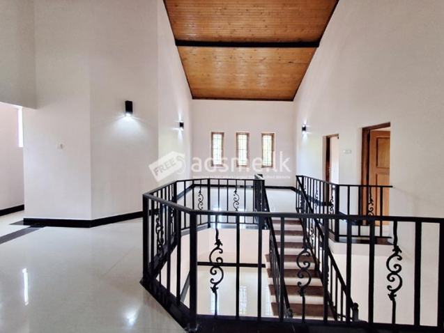 Solidly Built Two-Storey House for Sale in Katana